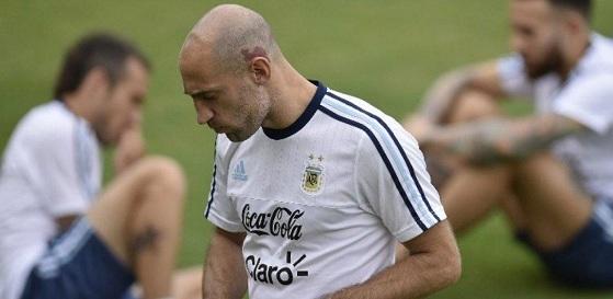 包含尤文图斯后卫凯里昂因伤无缘大名单的词条