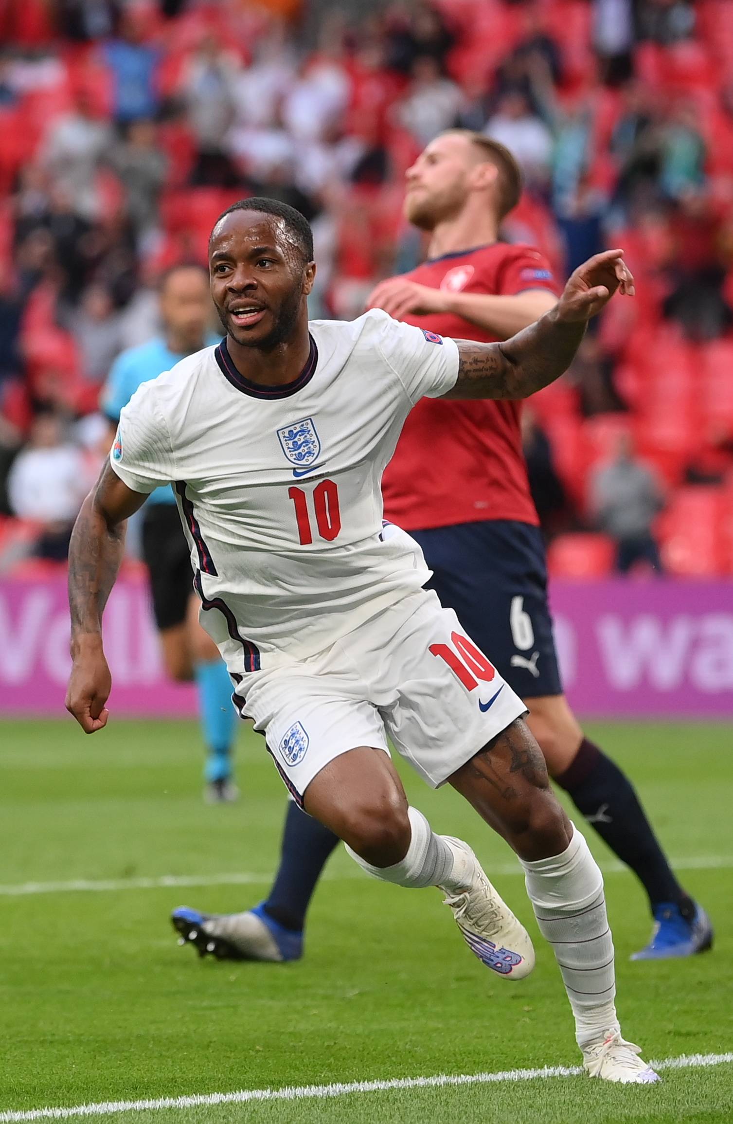 英格兰客场战胜捷克,小组头名实力雄厚的简单介绍 英格兰客场战胜捷克,小组头名实力雄厚的简单介绍