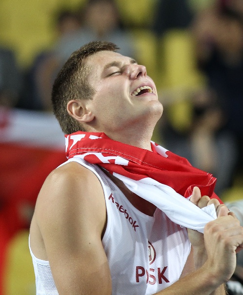 包含波兰选手在举重项目中勇夺金牌，实现突破的词条