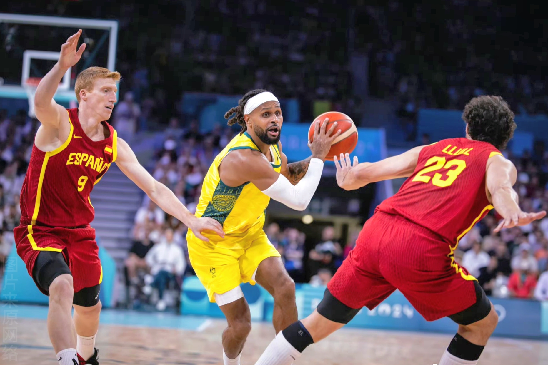 关于澳大利亚男篮逆转步行者，西蒙斯送出助攻的信息