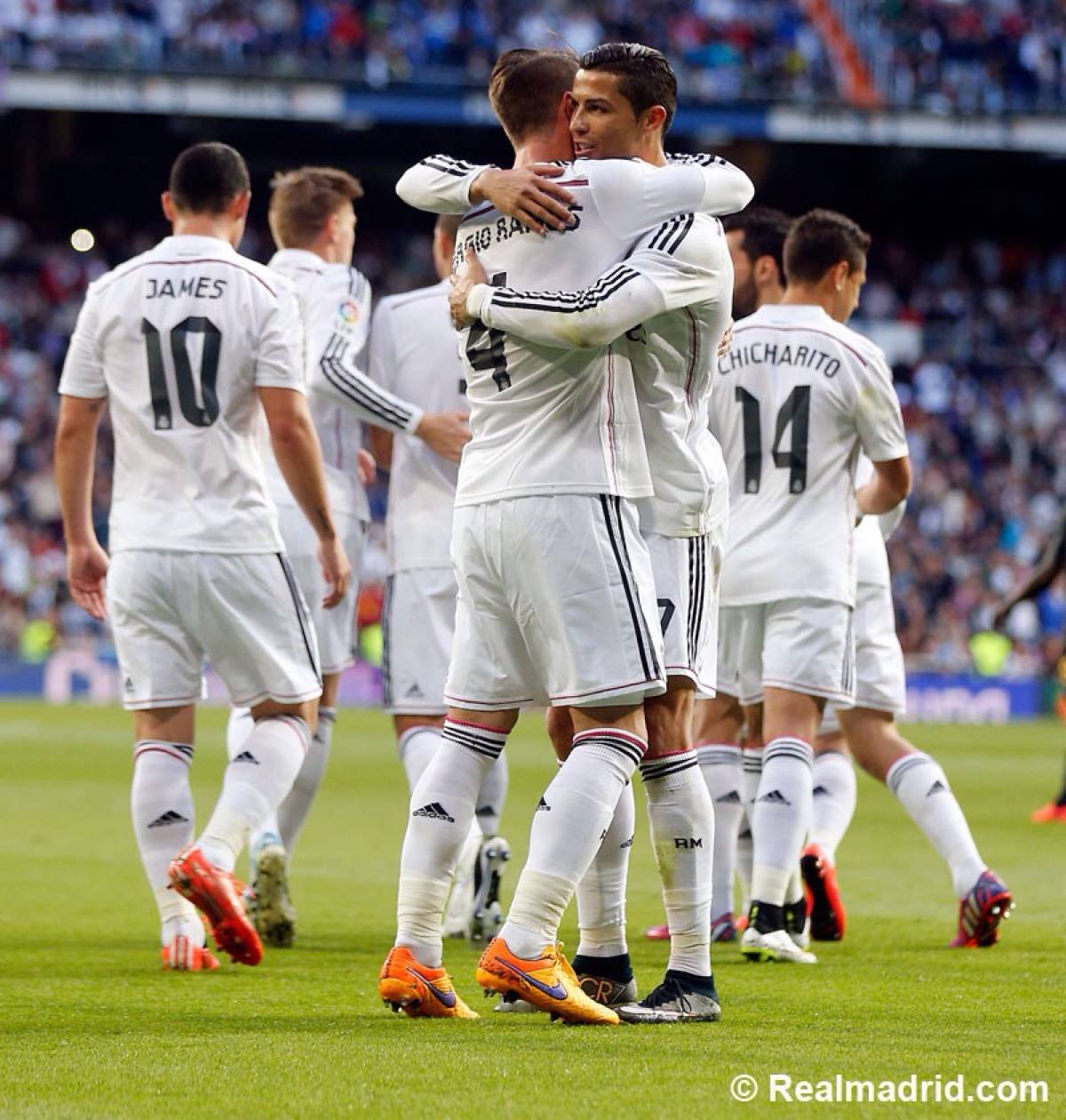 包含皇马完胜曼联，加维高光表现的词条