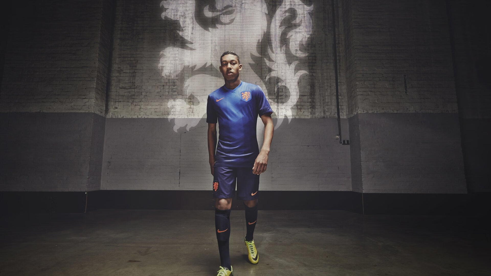 沙漠风暴与阿尔卑斯坚冰的碰撞，马丁内利末节神迹改写足球叙事