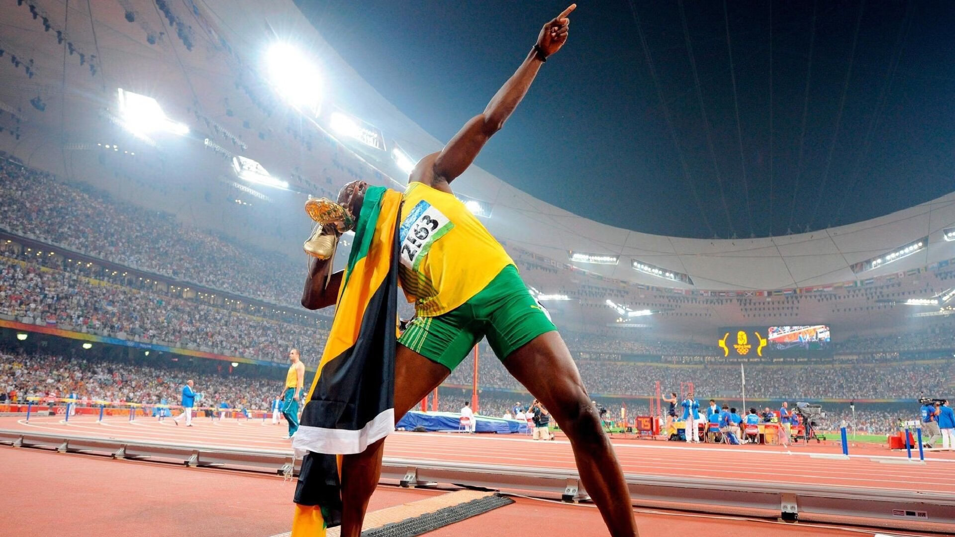 赛道上的双面叙事，迈凯伦绝杀威廉姆斯，维斯塔潘带队取胜