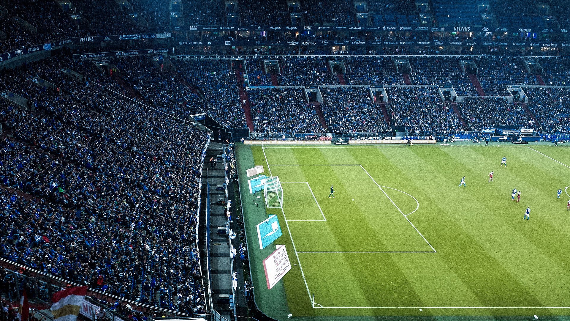 库尔图瓦一夫当关,德国战车提前碾碎悬念,切尔西的蓝,成了最刺眼的背景板